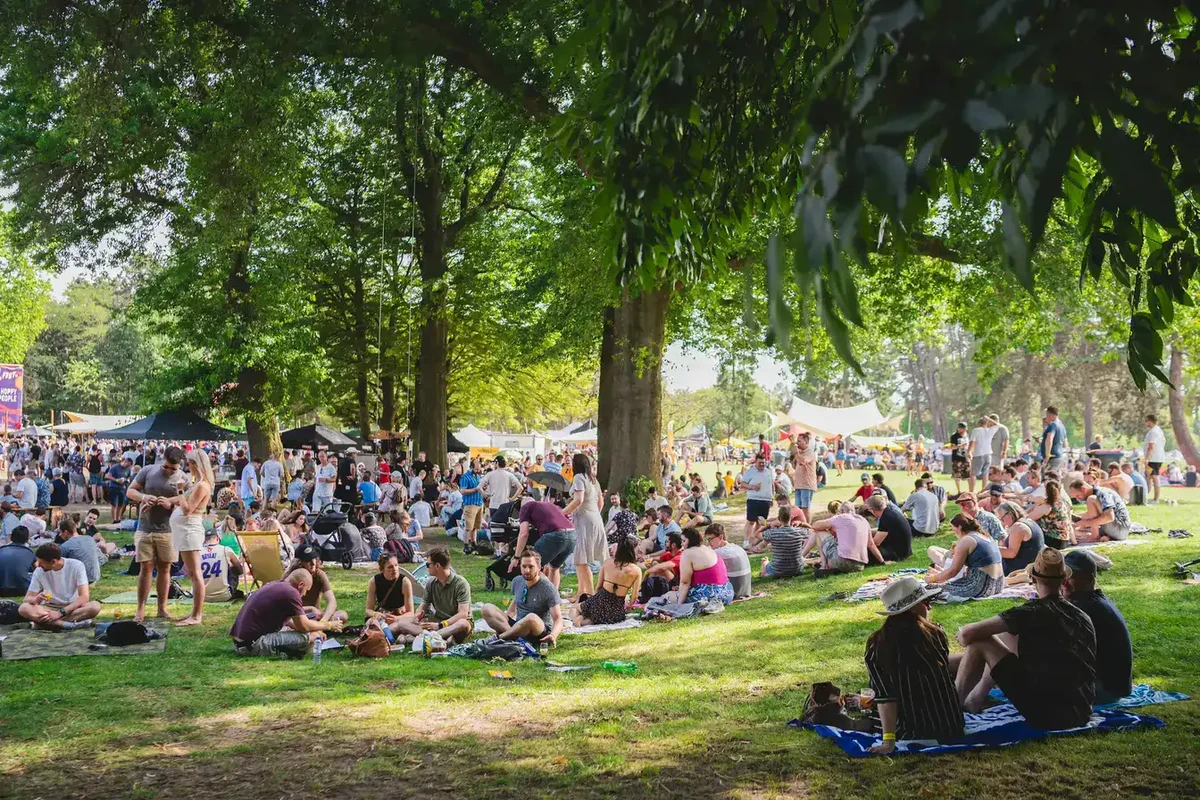 Gewinne Tickets für das Van Moll Fest 2024!